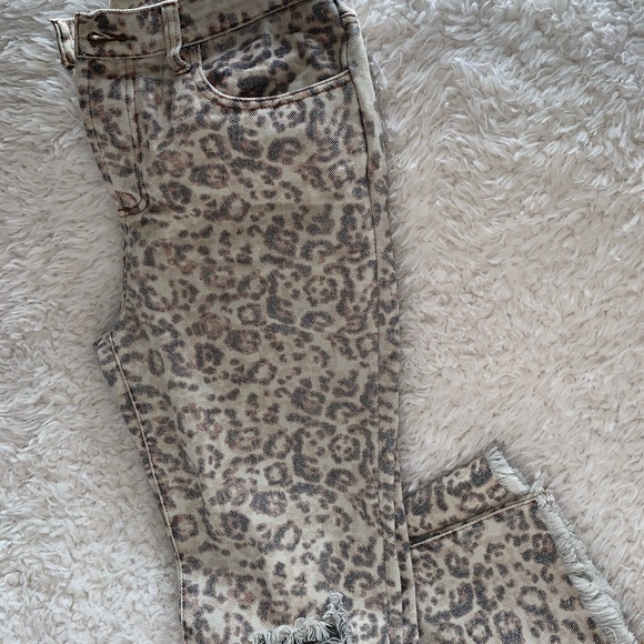 VICI LEOPARD DISTRESSED JEANS - Picture 5 of 5